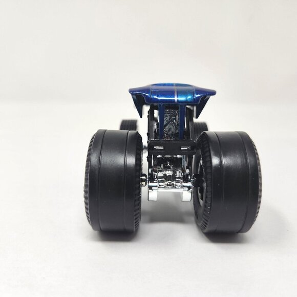 2020 Hot Wheels Monster Trucks 68 Twin Mill Blue 1:64 Twisted Treadz (mt10) - Picture 4 of 7